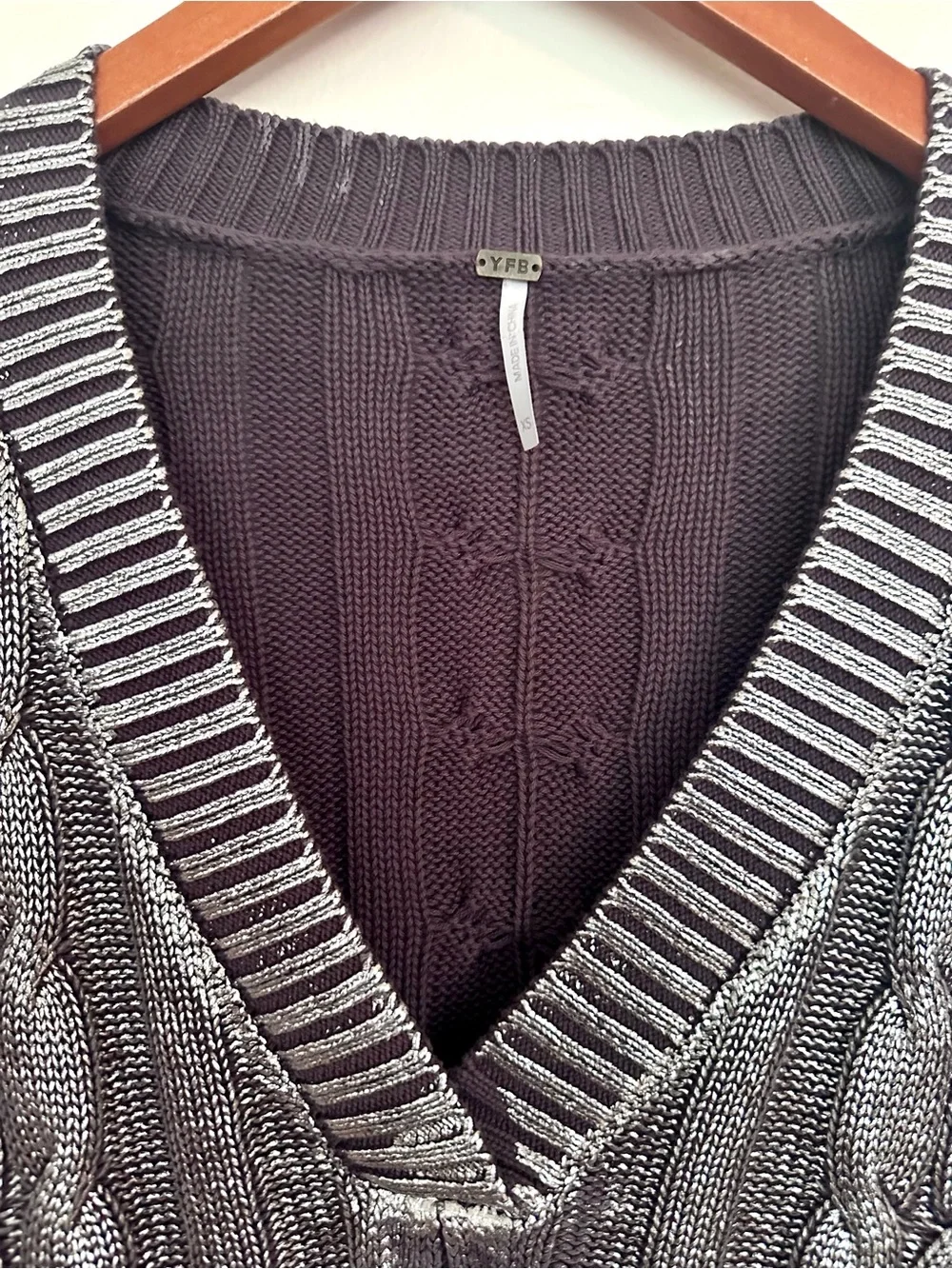 YFB Young Fabulous Broke Metallic Silver Cable V-Neck Sweater Size XS - Picture 5 of 9